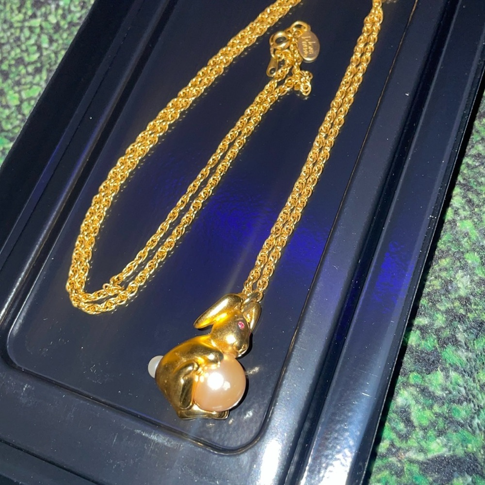 Joan Rivers gold bunny w/ pearl necklace *vintage*